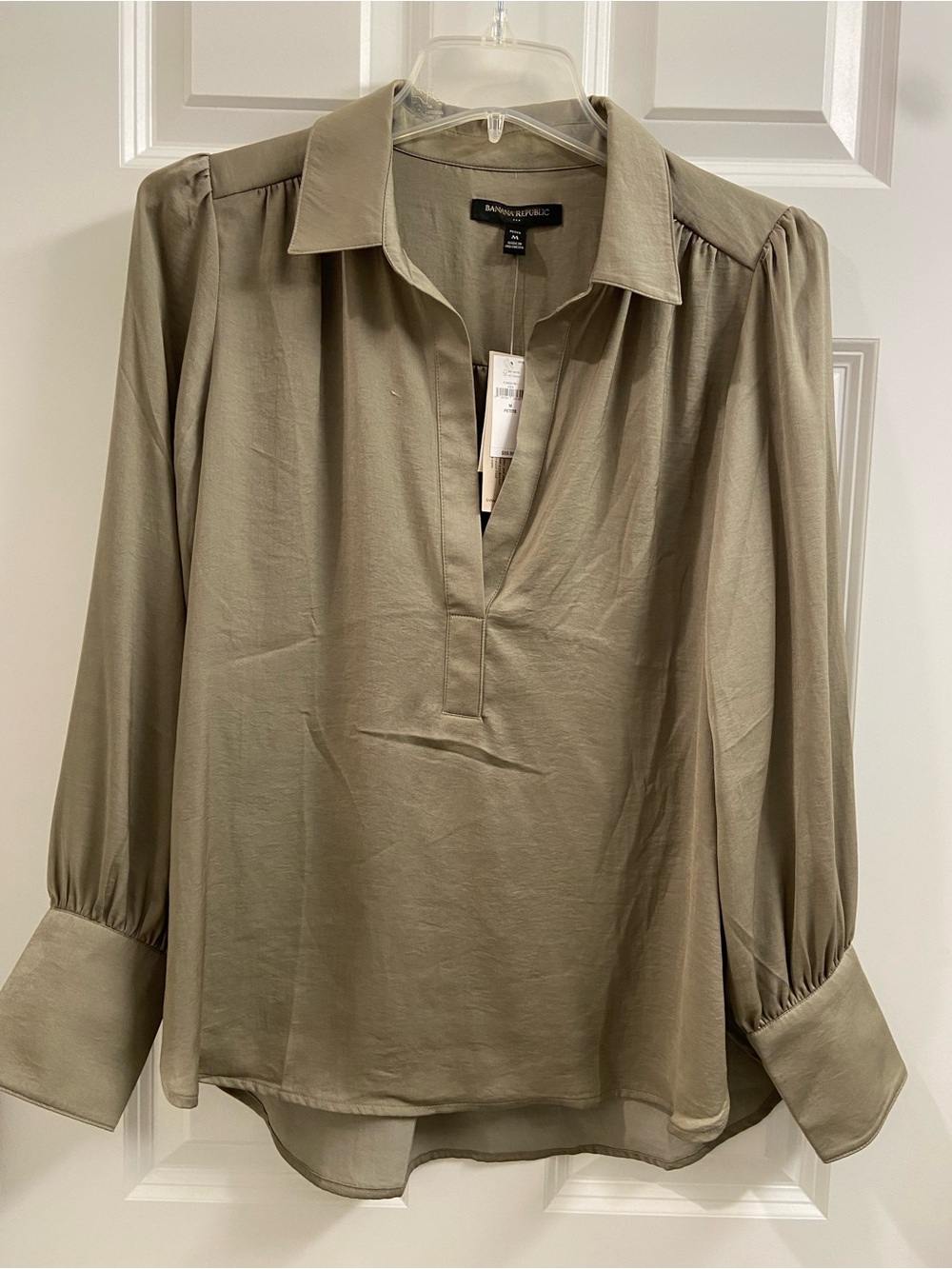 NWT Banana Republic Women's Long Sleeve Satin Pullover Green Medium Petite